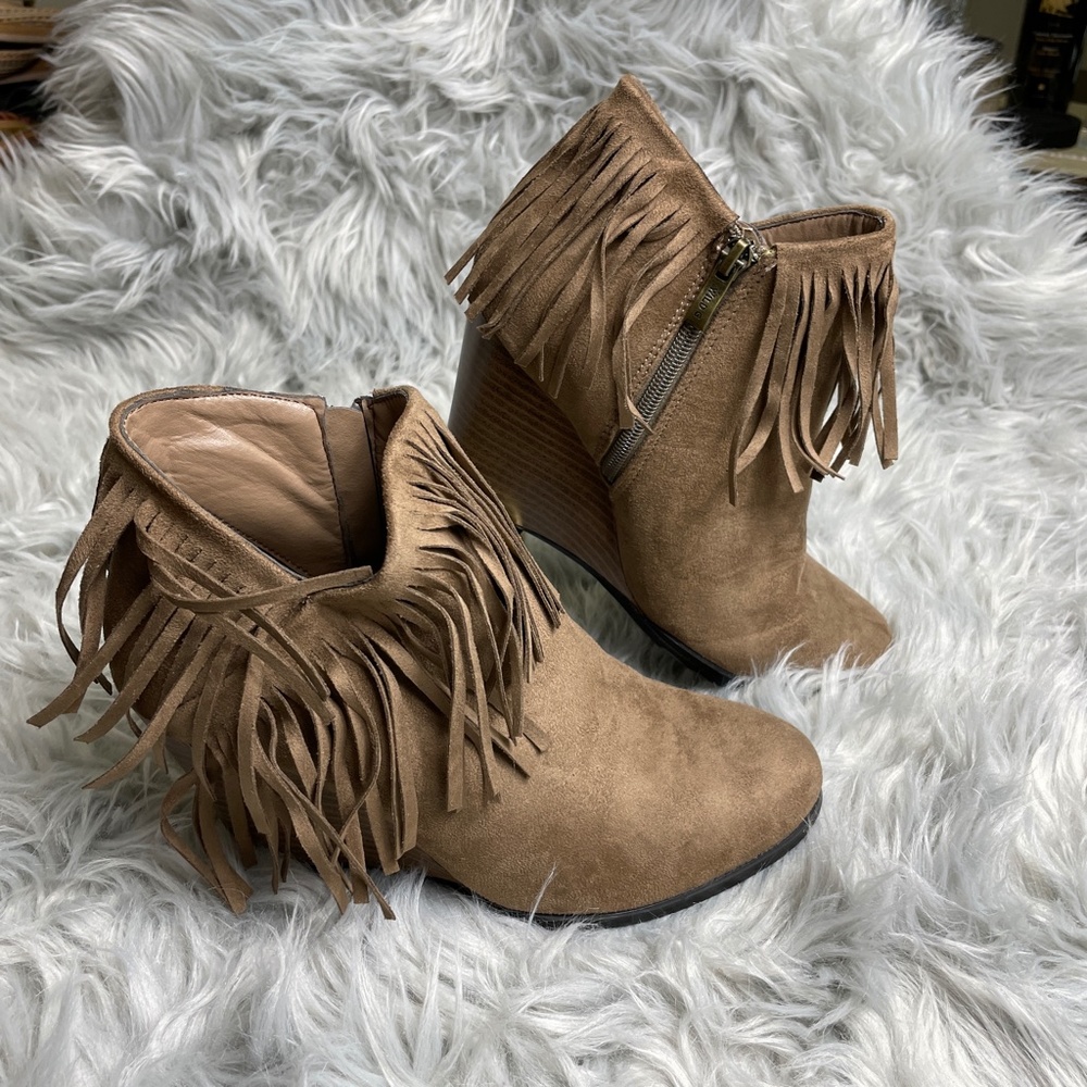 NWOT Wild G Fringe Vegan Suede Booties, size 9